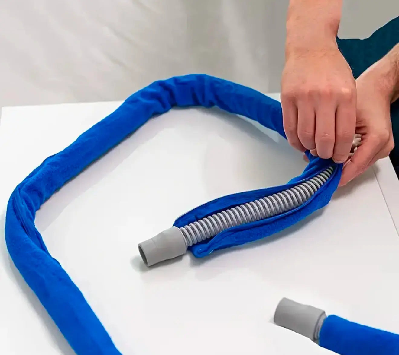 Comfortable insulated fabric cover for CPAP tubing