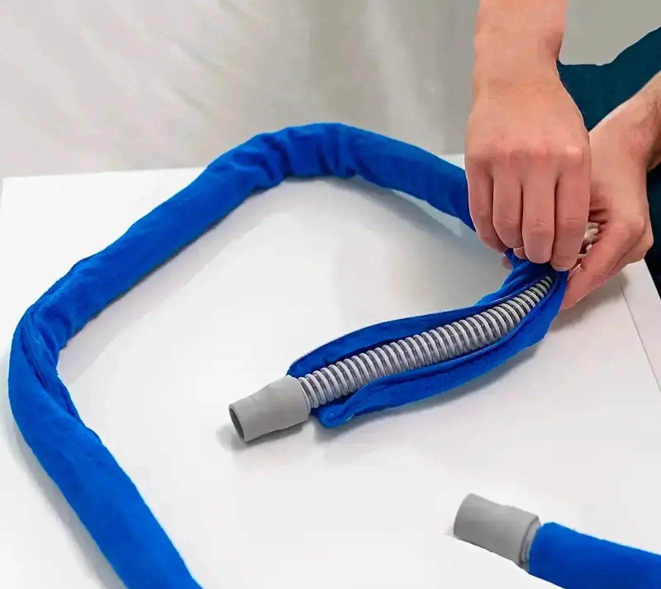 Comfortable insulated fabric cover for CPAP tubing