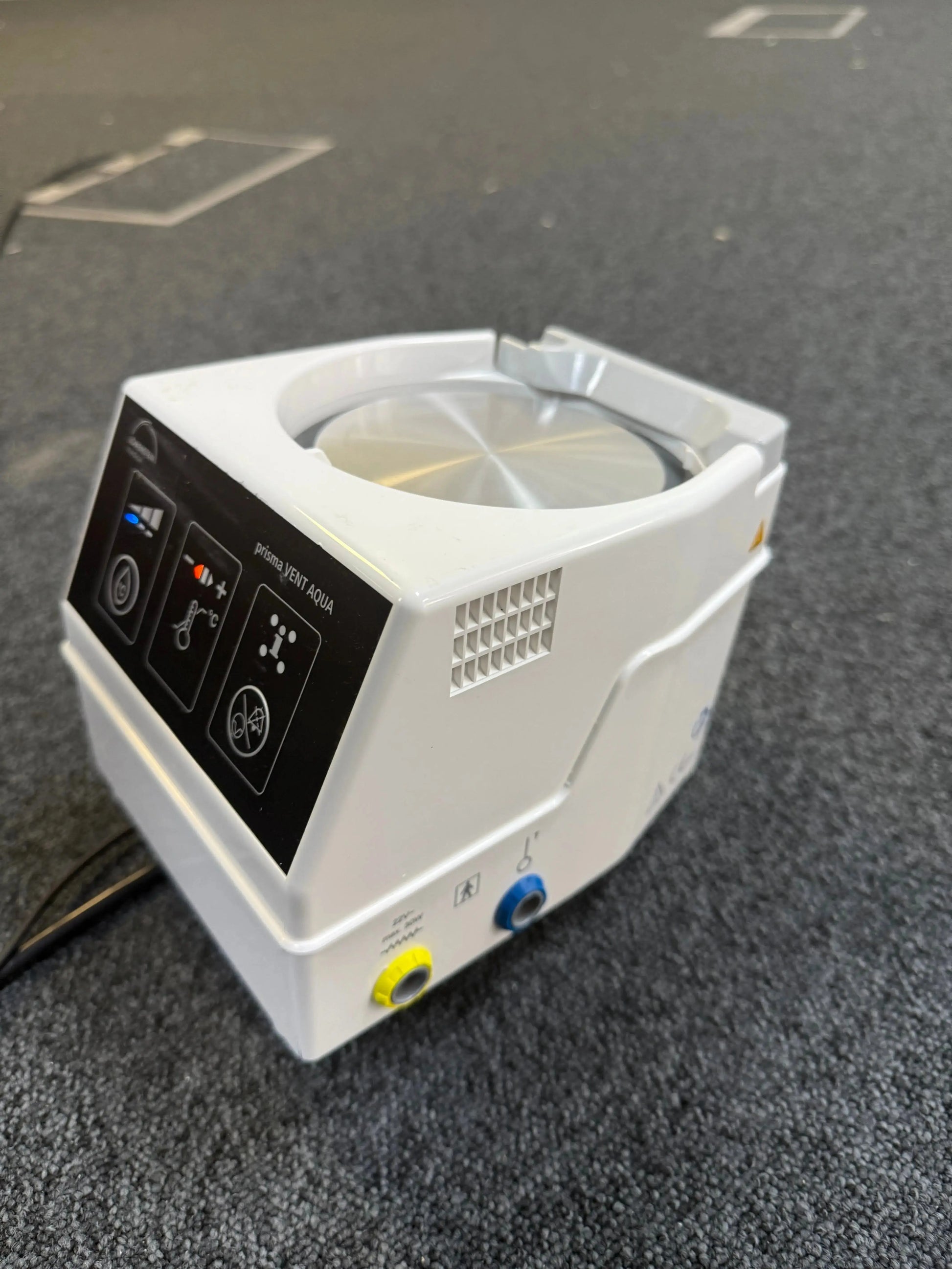Side view of Löwenstein respiratory humidifier in hospital use