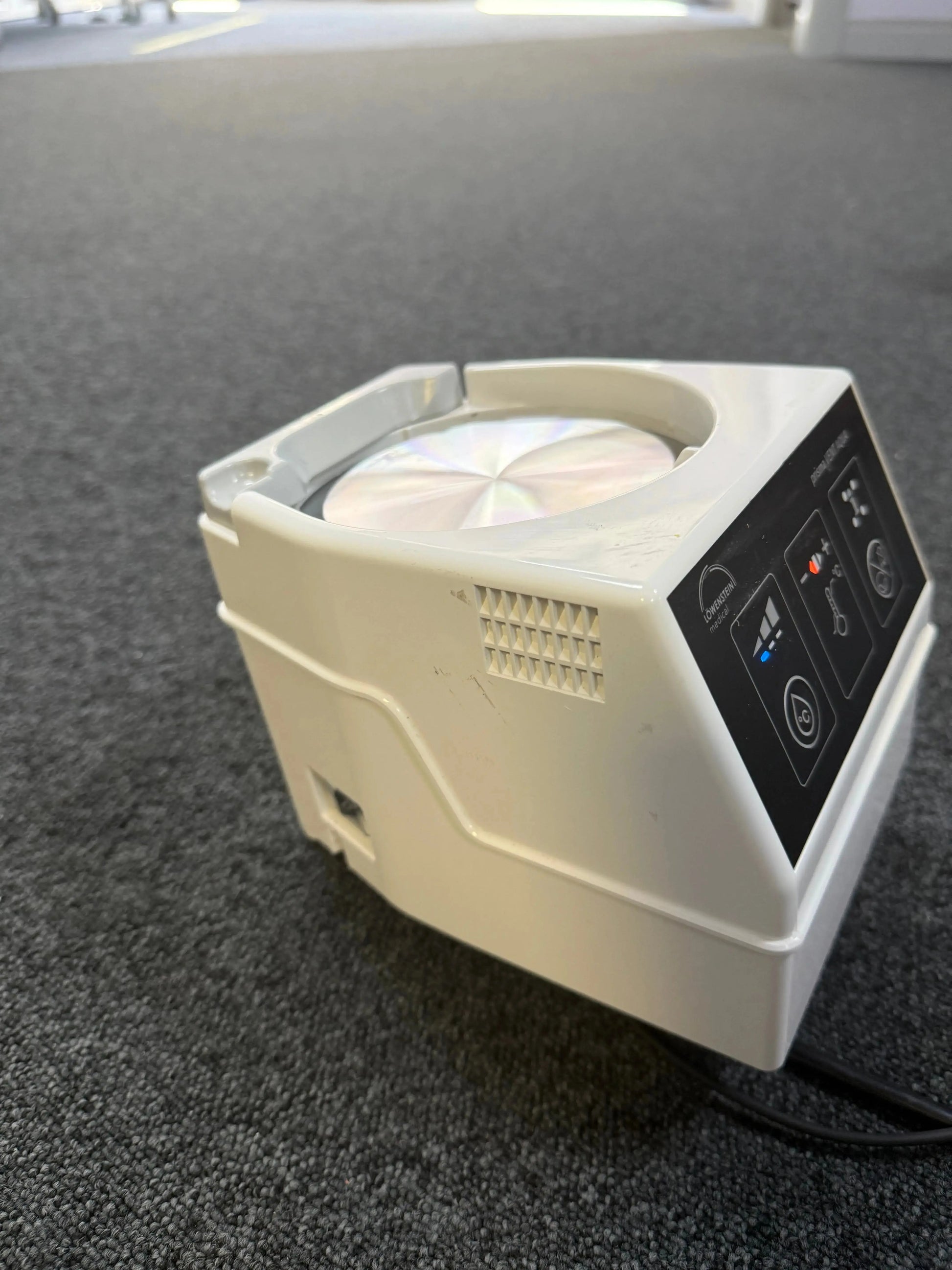 Ventilator-compatible humidifier with smart heating controls