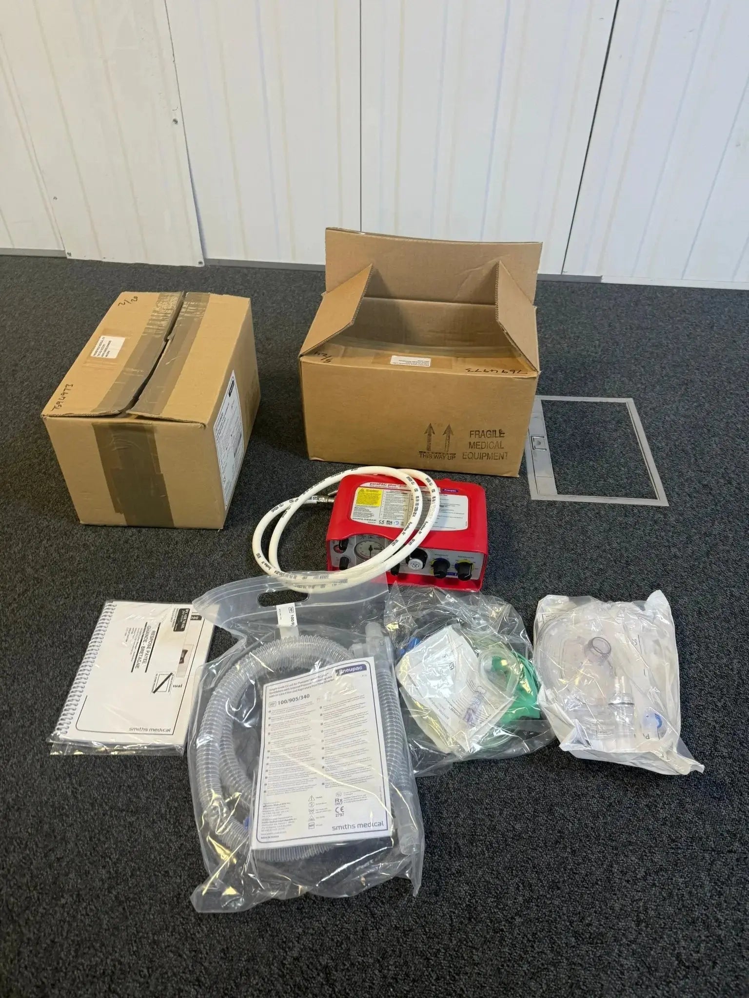 Smiths Medical ParaPAC Plus 310 Transport Ventilator MR Conditional *Mfd 2020* with Hose, Lithium Battery and Accessories Smiths Medical